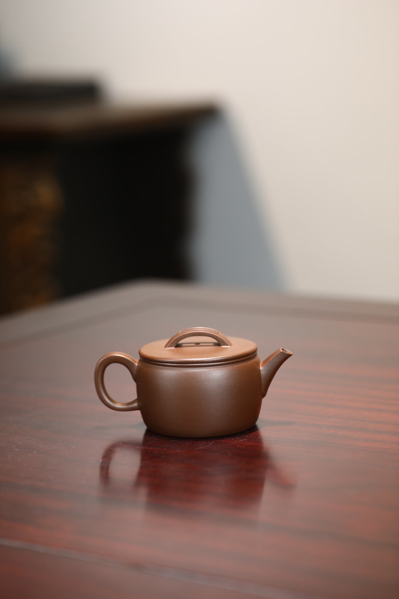 『汉瓦』·老紫泥·180cc·10孔  大口实用，器形端庄，极品老紫泥加持，稍稍泡养即出油，老味十足，使用舒适（许雪强）