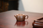 『汉瓦』·老紫泥·180cc·10孔  大口实用，器形端庄，极品老紫泥加持，稍稍泡养即出油，老味十足，使用舒适（许雪强）