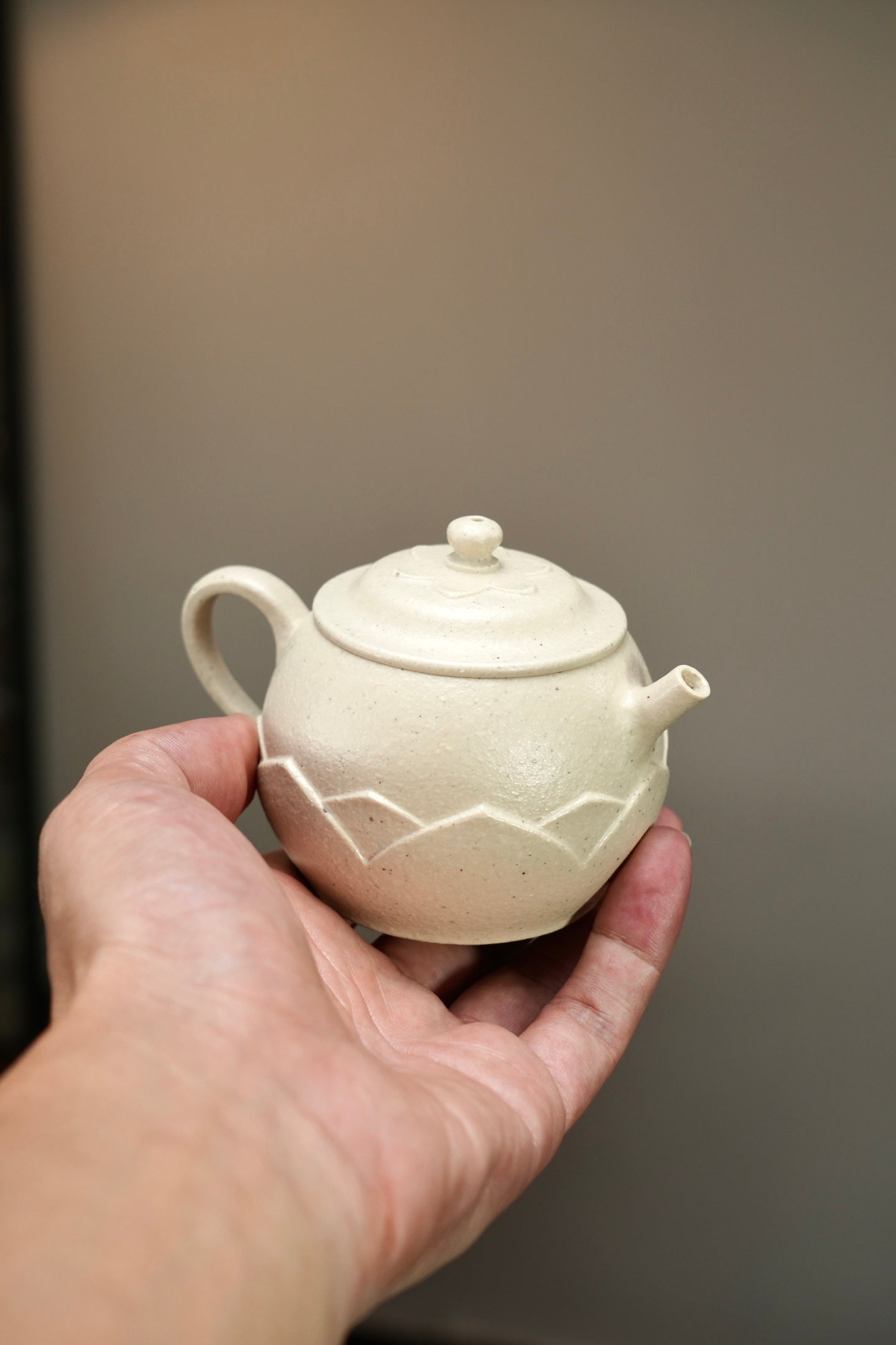 『慧莲』白玉段·150cc·内推7孔  采用洁白的白玉段，玉质感十足，出淤泥而不染，清雅脱俗，寓意甚好