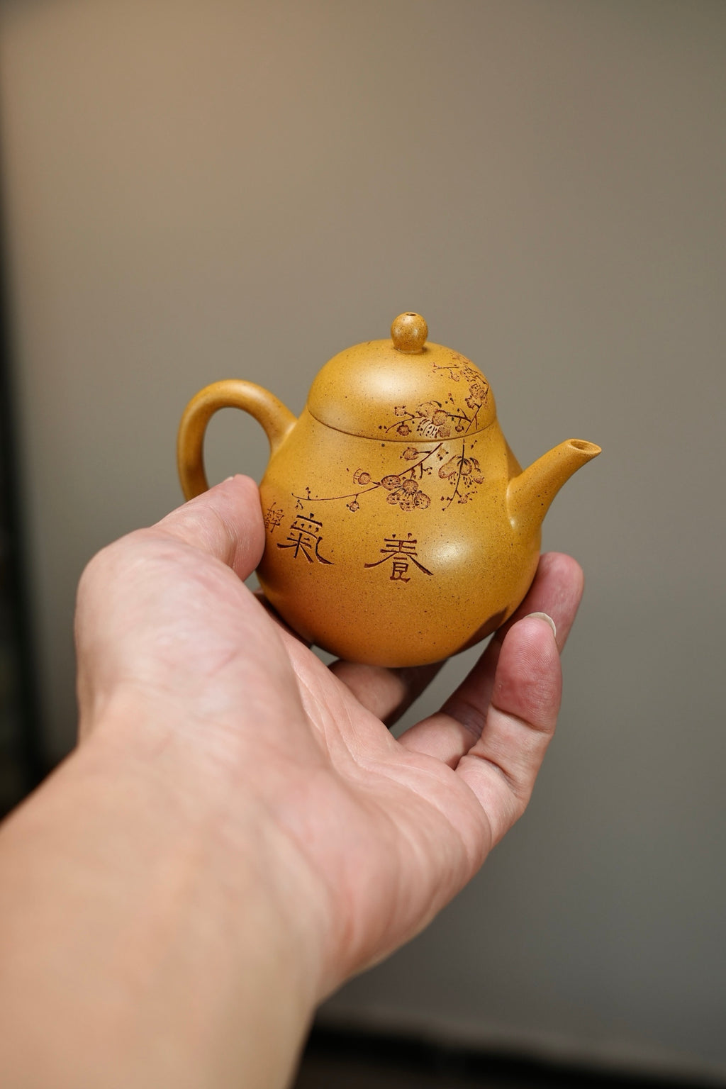 『高梨』130cc 老宕口高温黄金段·内推7孔  明式小品，墨梅刻绘，隽永不凡，高温烧制，泥料质感独特，老味十足