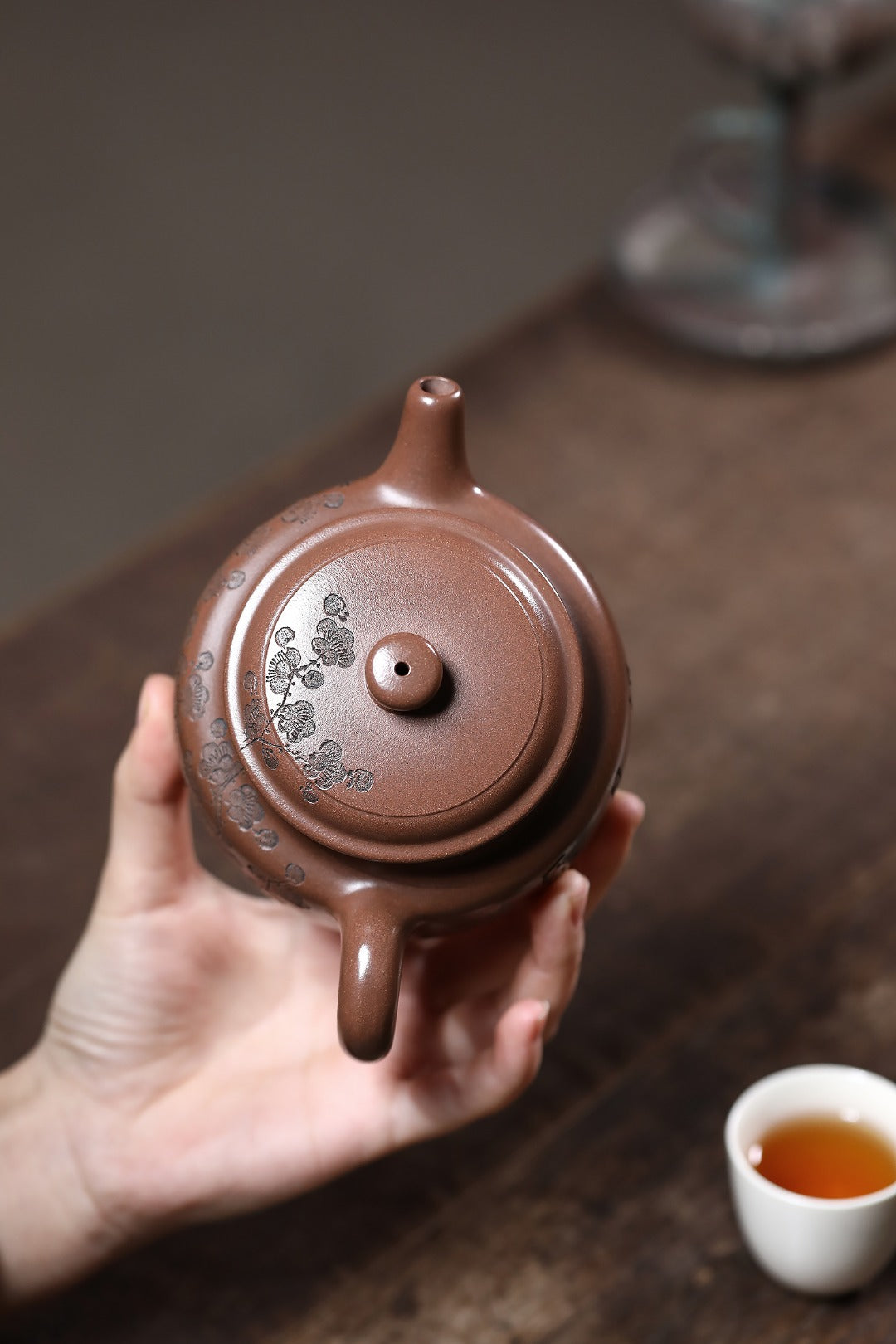 《德钟》 徐孝奎 1935年生人，92岁紫砂元老，从业77年！！ 原矿老紫泥，300cc，菱形14孔出水