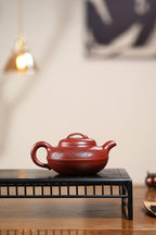 《线圆》 王敏（正高级工艺美术师)装饰：李玮（江苏省陶瓷艺术大师，正高)&nbsp;高建中（正高级乡村振兴技艺师） 作品简介：原矿94年三号坡龙血砂，480cc，菱形9孔出水