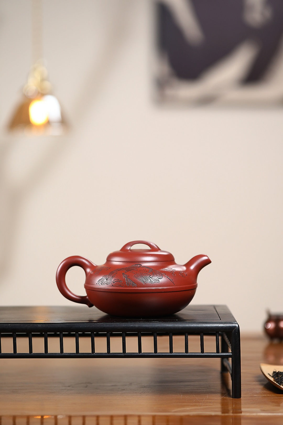 《线圆》 王敏（正高级工艺美术师)装饰：李玮（江苏省陶瓷艺术大师，正高)&nbsp;高建中（正高级乡村振兴技艺师） 作品简介：原矿94年三号坡龙血砂，480cc，菱形9孔出水