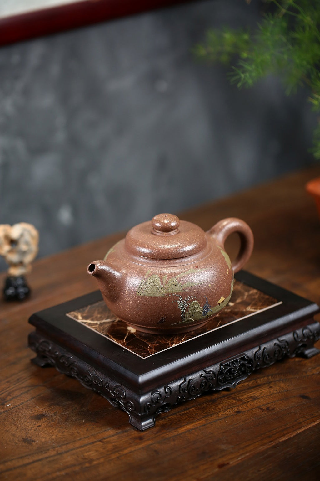 《神韵》 国家级高级工艺美术师 蒋亚平 原矿老玉砂段，400cc，菱形14孔出水