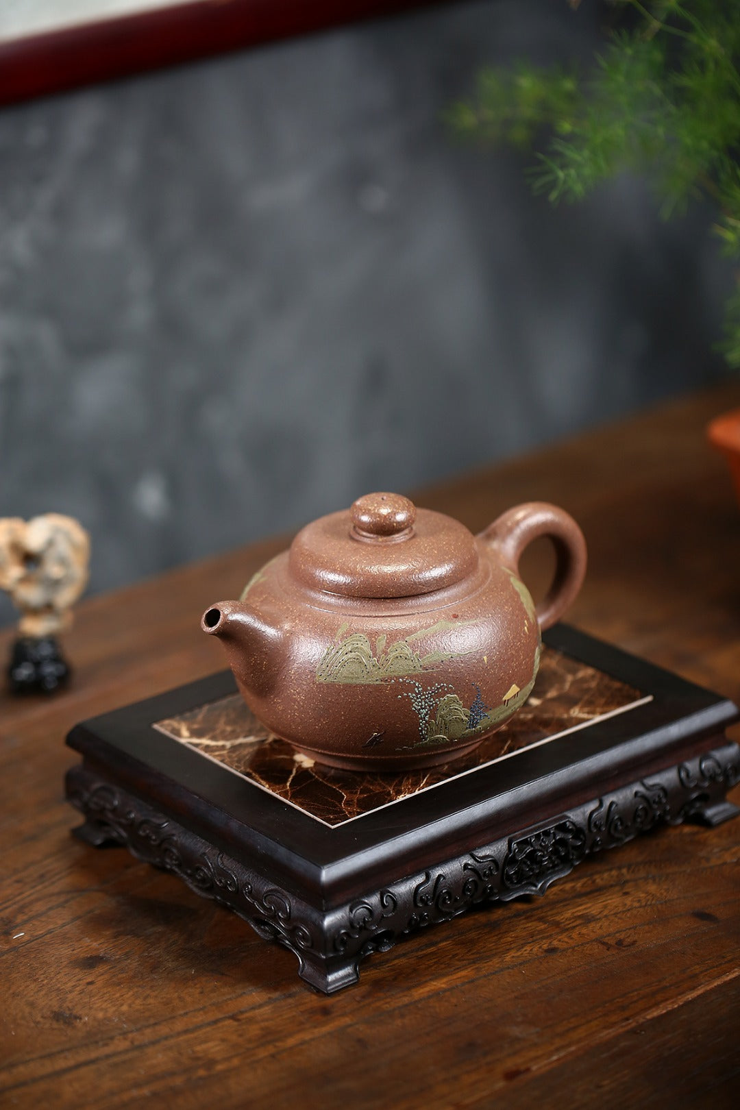 《神韵》 国家级高级工艺美术师 蒋亚平 原矿老玉砂段，400cc，菱形14孔出水