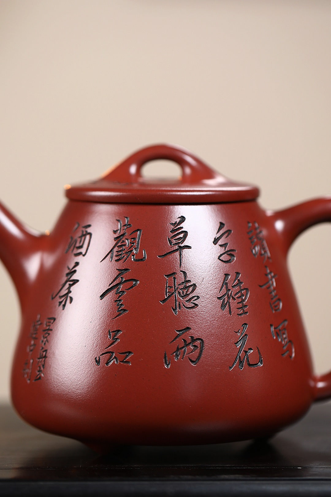 《高石瓢》 王敏（正高级工艺美术师)高建中（正高级乡村振兴技艺师） 作品简介：原矿94年三号坡龙血砂，470cc，菱形9孔出水