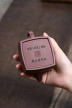 《坦然四方》 国家级工艺美术师 鲍玉华 装饰：李玮（江苏省陶瓷艺术大师，正高)原矿家藏底槽清，200cc，并列9孔出水