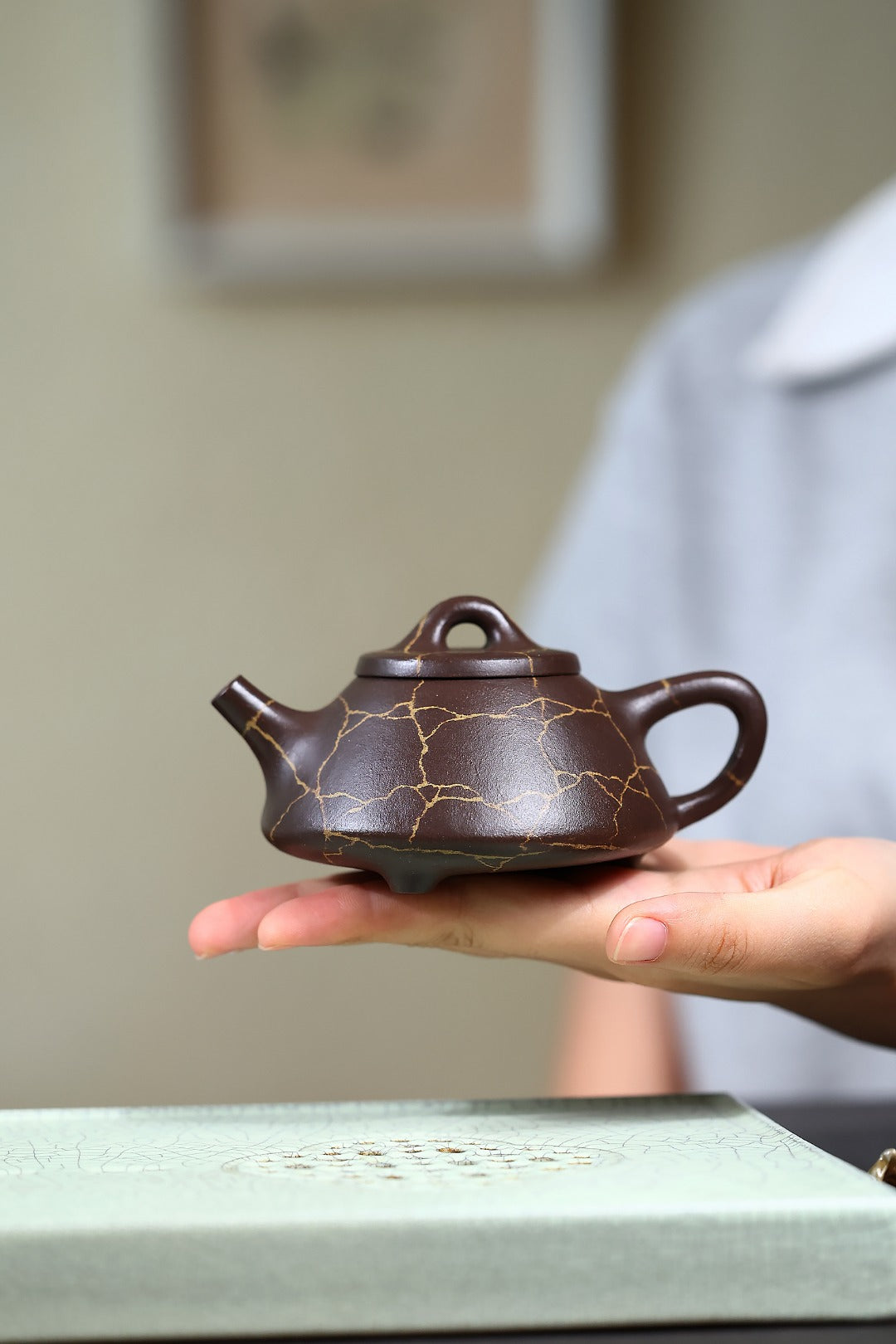 《冰纹子冶石瓢》 国家级工艺美术师 鲍玉华 原矿家藏老紫泥（段泥卡线），150cc，菱形9孔出水