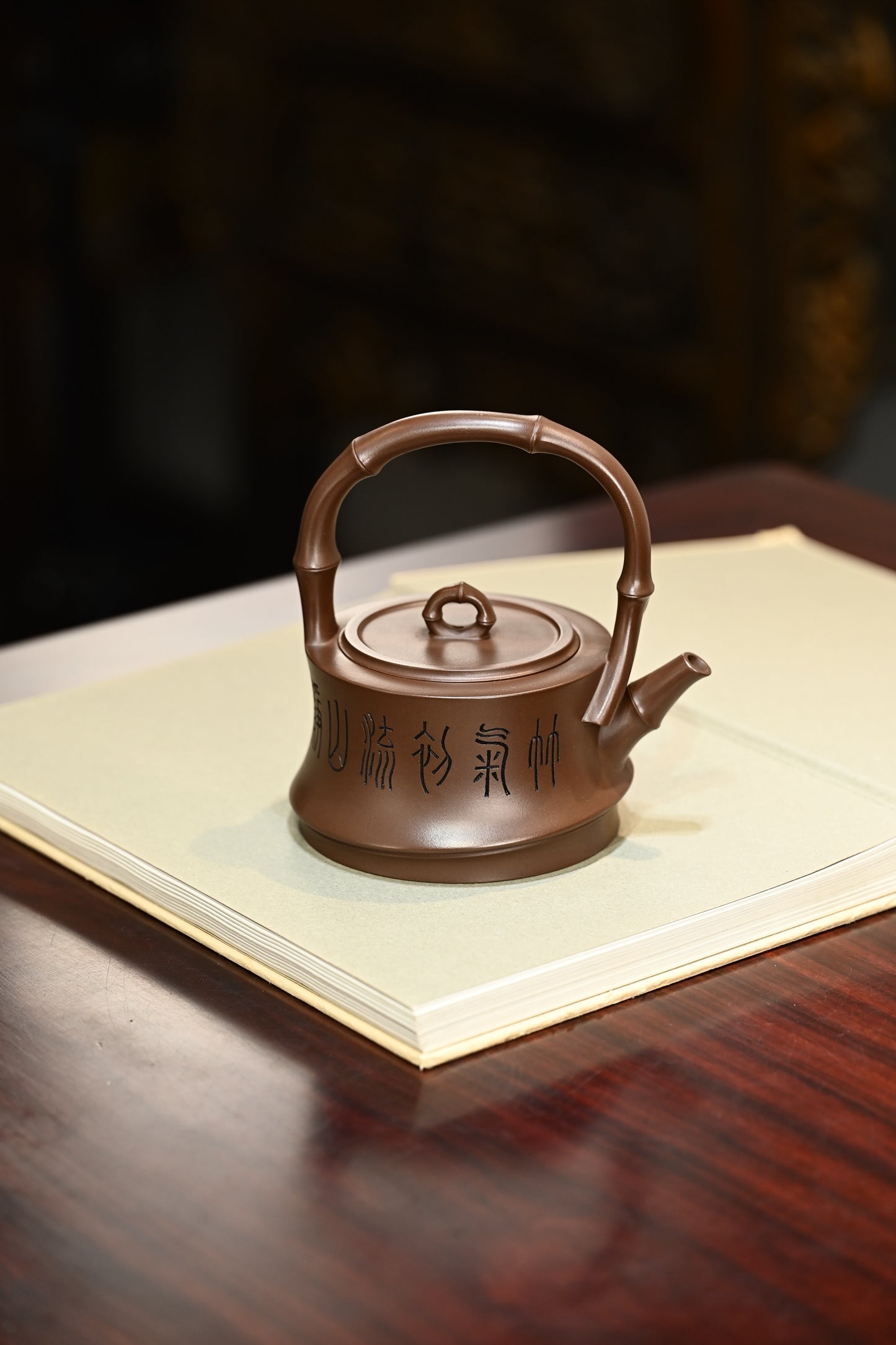 劲竹提梁·全手工 （省大师桑黎兵刻绘+双证书）紫砂十二精英之首，省大师桑黎兵儿子桑崧杰作品 容量380cc/特级紫泥