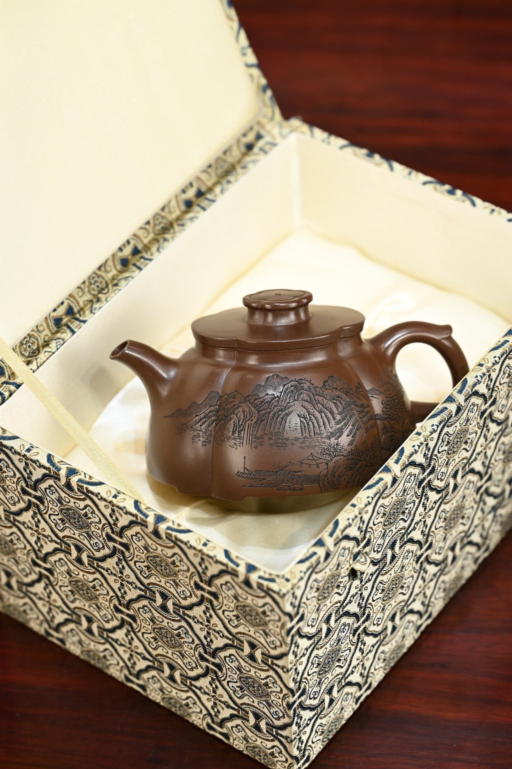 秋海棠·全手工 /江苏省陶瓷艺术名人正高工许学芳作品 /容量350cc/特级紫泥