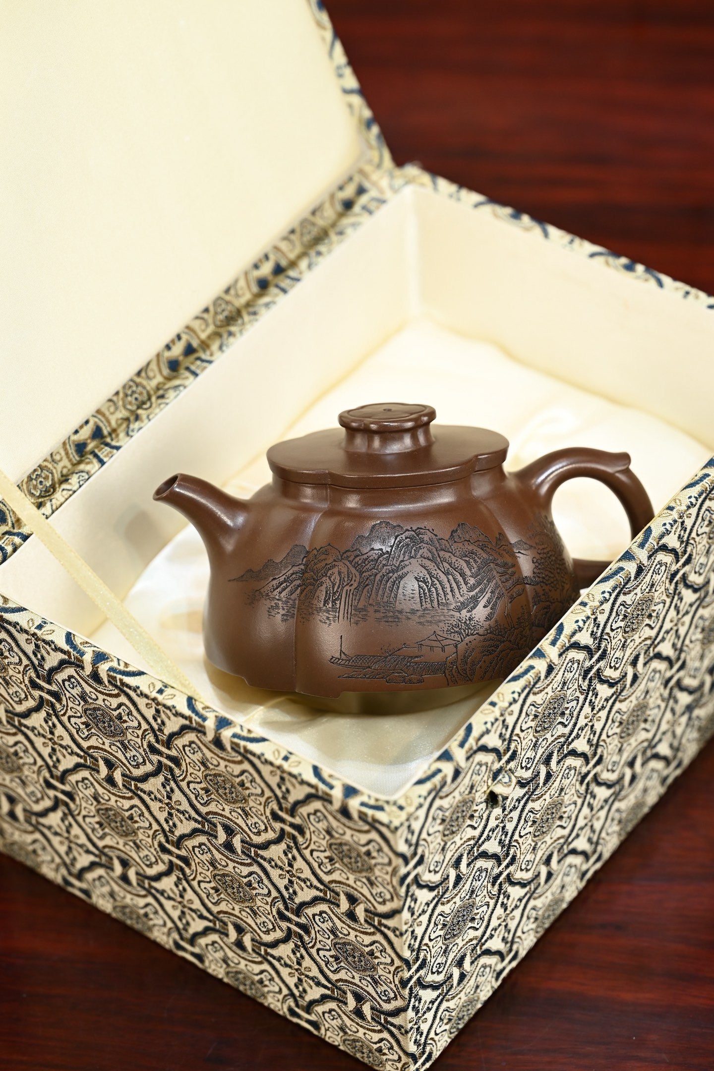 秋海棠·全手工 /江苏省陶瓷艺术名人正高工许学芳作品 /容量350cc/特级紫泥