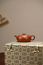 如意鼓·全手工 /高工高卫萍作品 容量170cc/极品红皮龙 壶作鼓式，中鼓腹身，如意壶钮