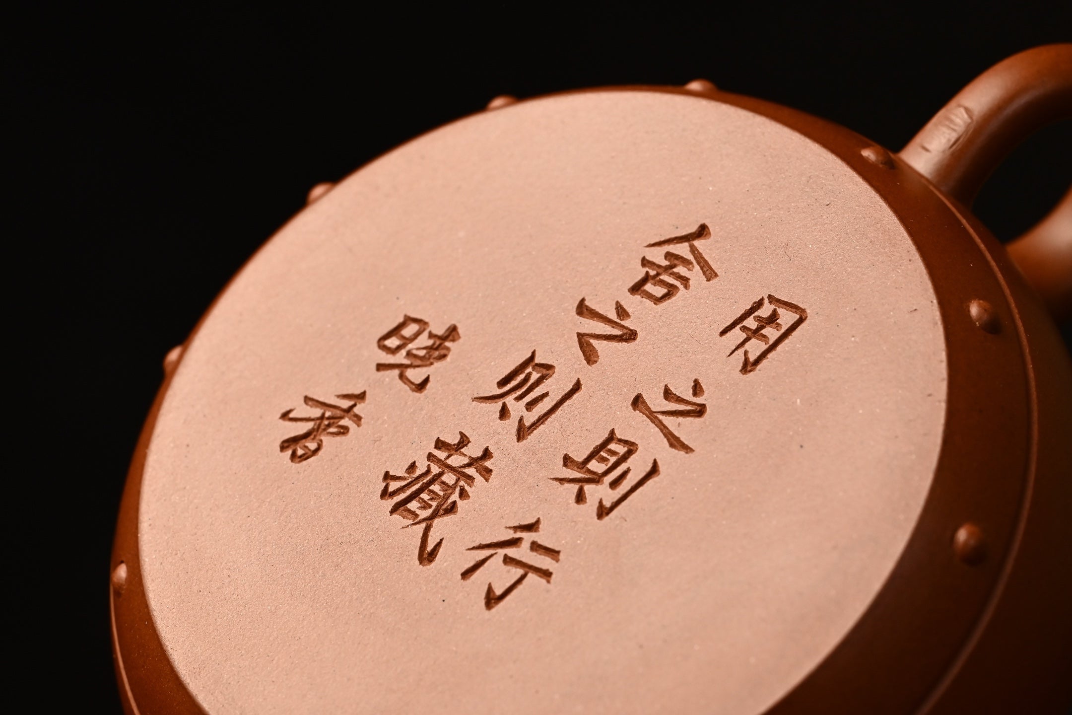 如意鼓·全手工 /高工高卫萍作品 容量170cc/极品红皮龙 壶作鼓式，中鼓腹身，如意壶钮
