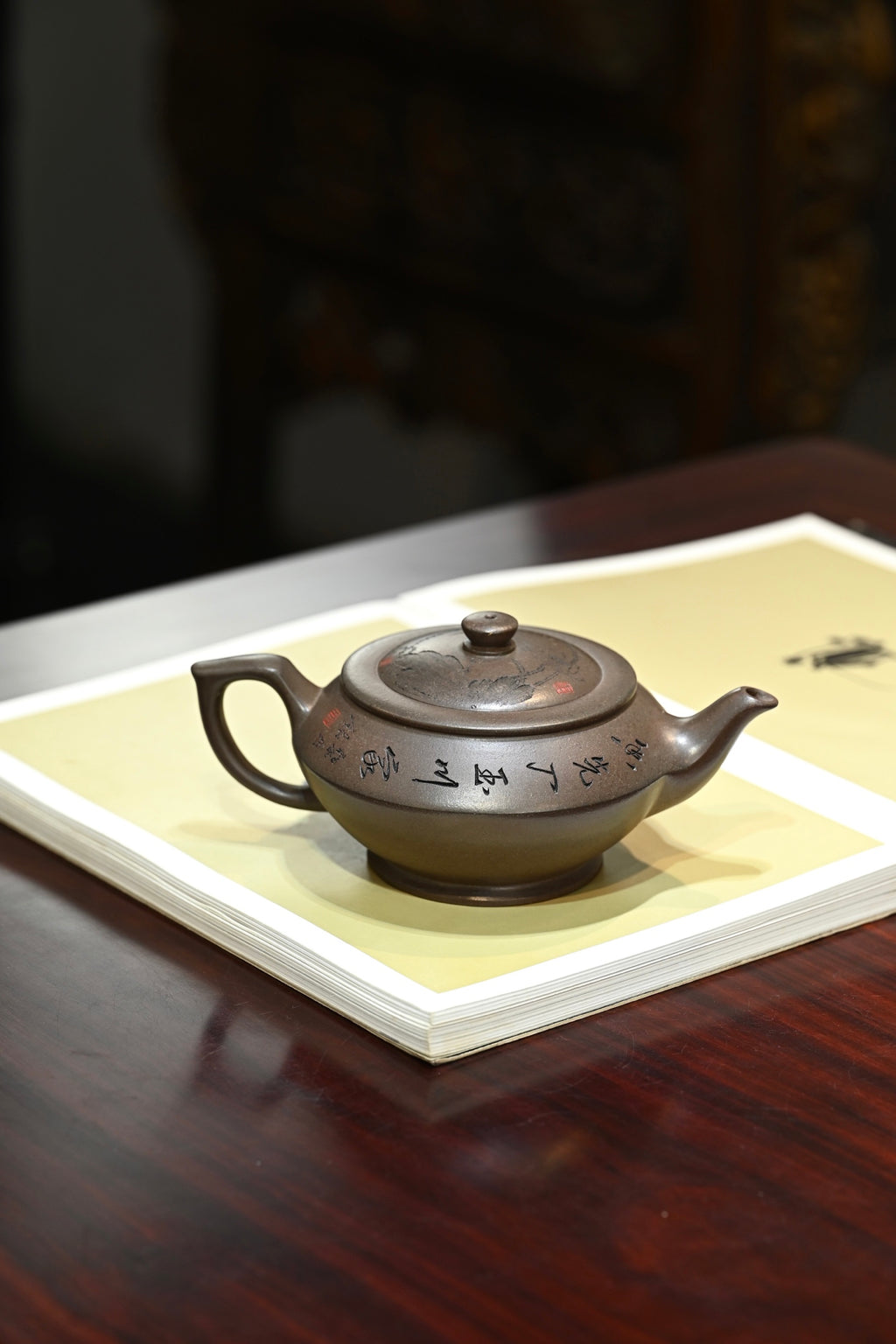 汉云·全手工 （省大师桑黎兵刻绘+双证书) /紫砂十二精英之首，省大师桑黎兵儿子桑崧杰作品 /容量410cc/青玉金砂