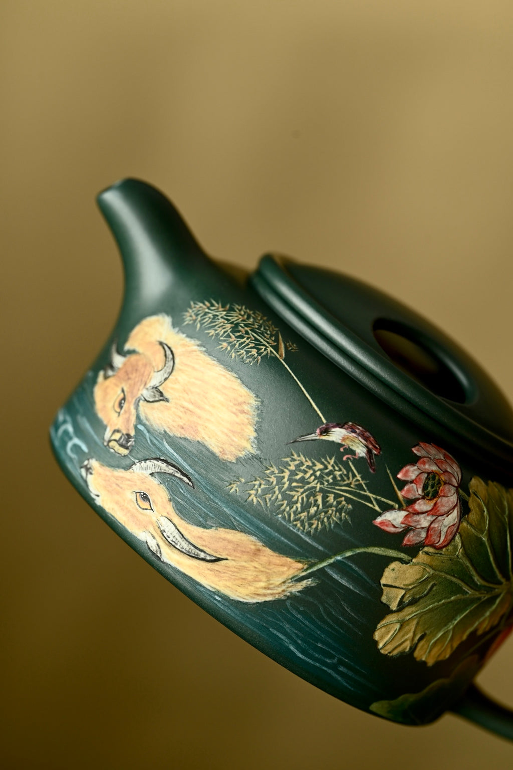 牛盖莲子·全手工 /容量330cc/一厂墨绿泥 器型混沌自销媚骨，外象敦朴当长精神