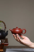 全手工【铺砂周盘】 制壶：殷俊雅（国家级工艺美术员） 泥料：原矿铺砂朱泥 容量：120cc 孔数：7孔