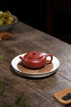 全手工【铺砂周盘】 制壶：殷俊雅（国家级工艺美术员） 泥料：原矿铺砂朱泥 容量：120cc 孔数：7孔