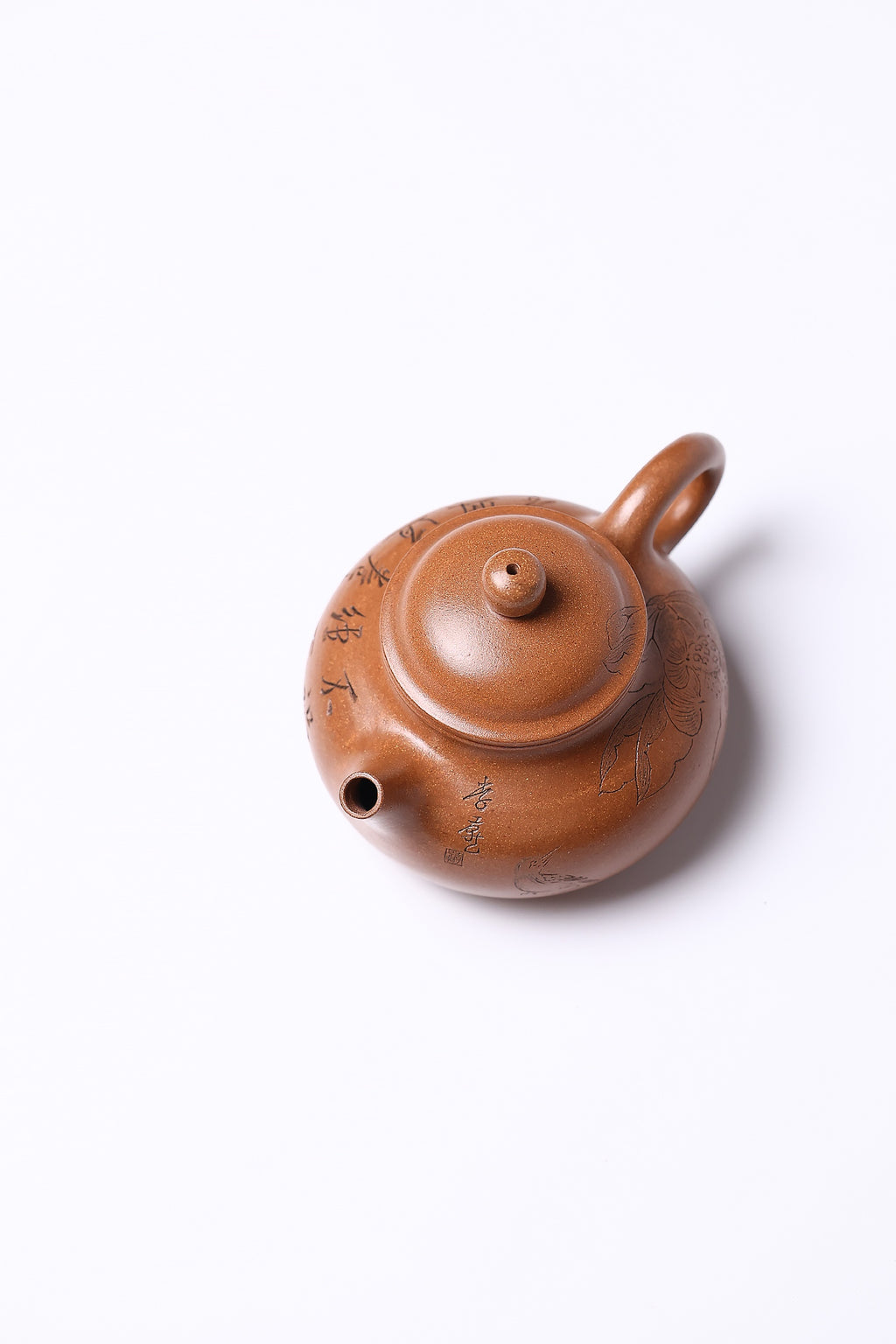 【容天】 作者 ：邵忠源 泥料：玉砂段 容量：240cc  此款容天壶甄选原矿玉砂段泥精制