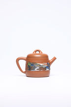 【金钟】作者 ：邵忠源  泥料：玉砂段 容量：240cc 此款金钟壶选用原矿玉砂段泥打造