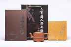 【太极一捆竹】 作者 ：邵忠源 泥料：玉砂段 容量：280cc  作品介绍： 经典一捆竹壶式，选用玉砂段泥精工塑造
