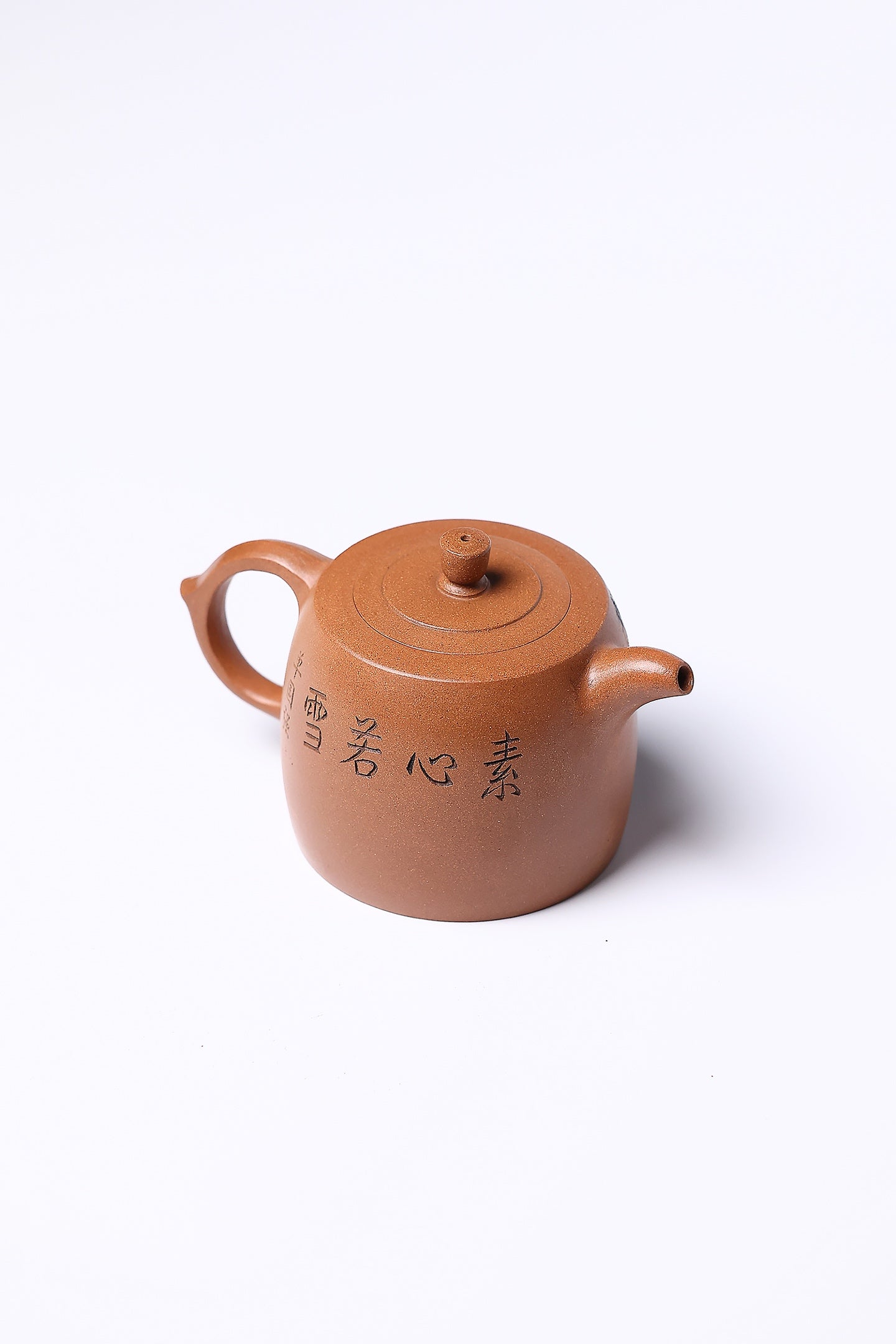 【井栏】 作者 ：邵忠源 泥料：玉砂段 容量：260cc  作品介绍：  经典井栏形制，甄选玉砂段泥匠心手制