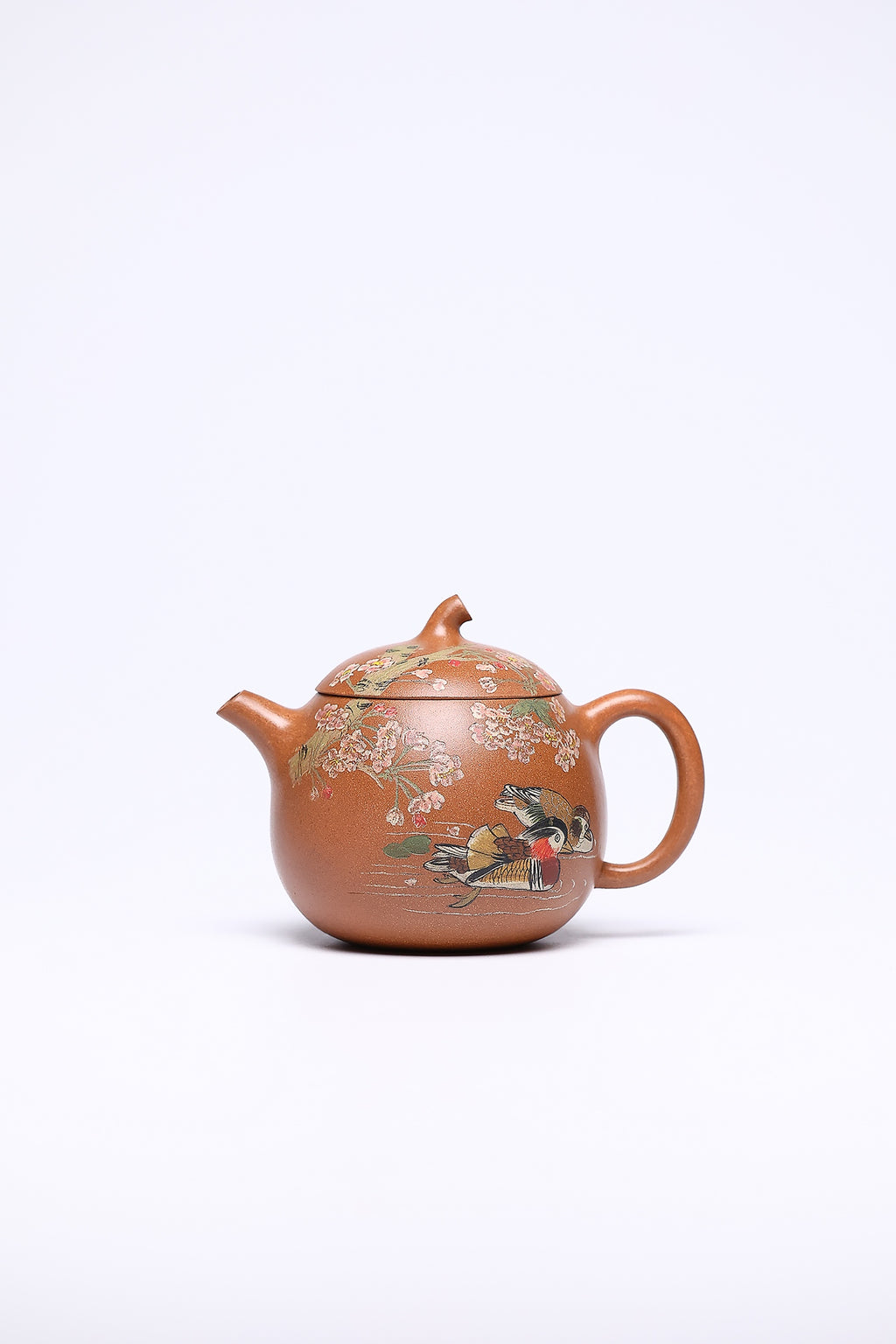 【茄瓜】 作者 ：邵忠源 泥料：玉砂段 容量：290cc  作品介绍：  经典茄瓜壶器型，甄选玉砂段泥手工精制