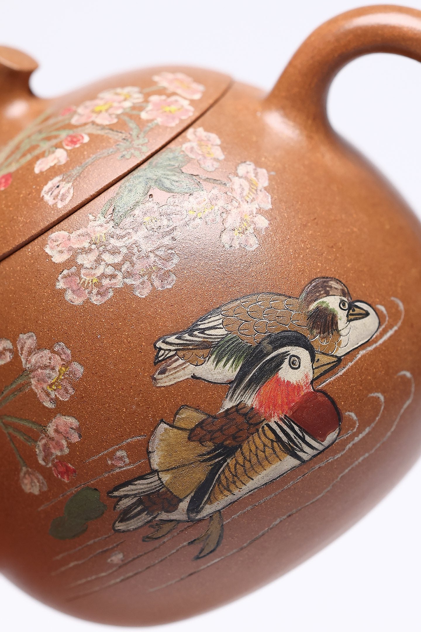 【茄瓜】 作者 ：邵忠源 泥料：玉砂段 容量：290cc  作品介绍：  经典茄瓜壶器型，甄选玉砂段泥手工精制