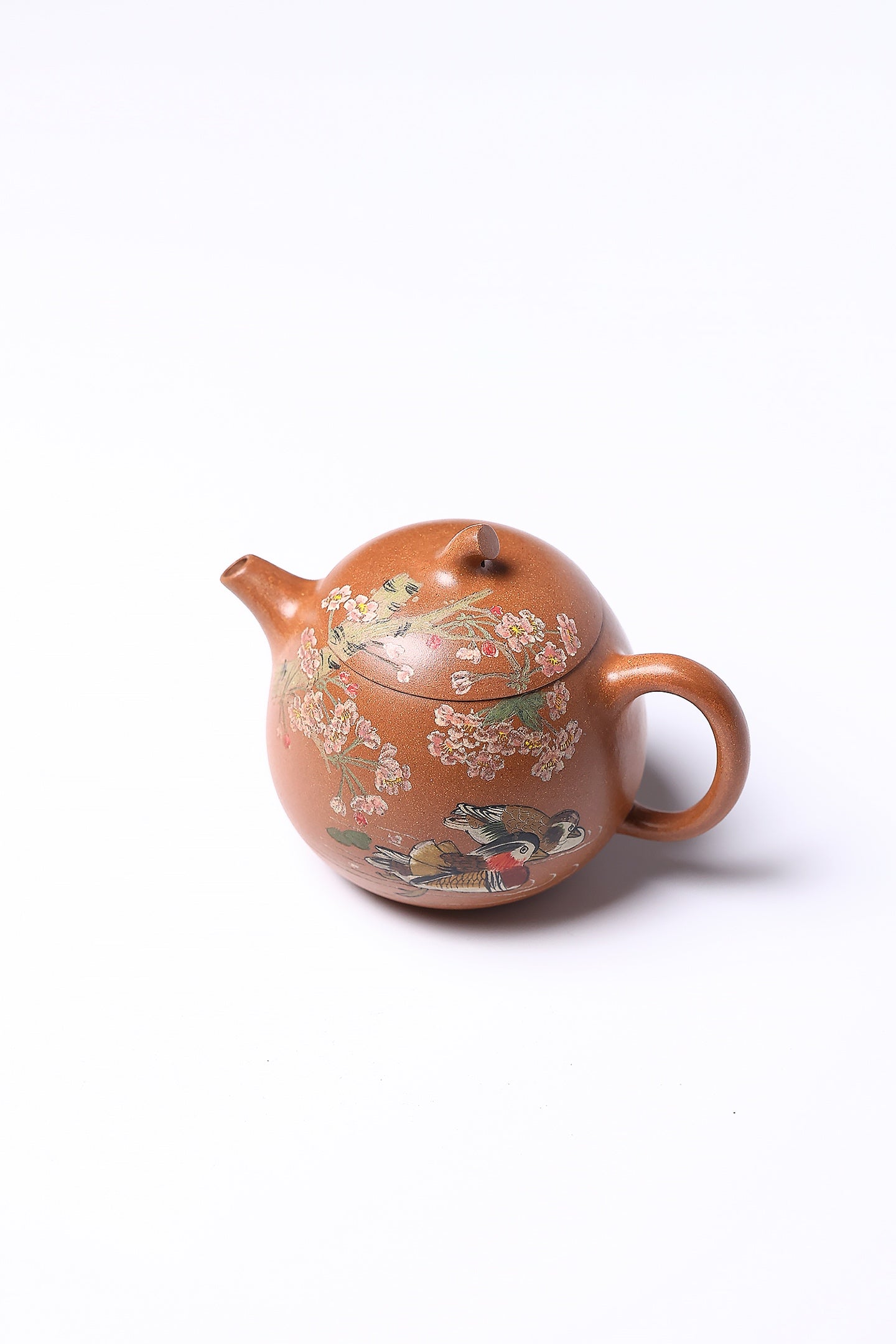 【茄瓜】 作者 ：邵忠源 泥料：玉砂段 容量：290cc  作品介绍：  经典茄瓜壶器型，甄选玉砂段泥手工精制