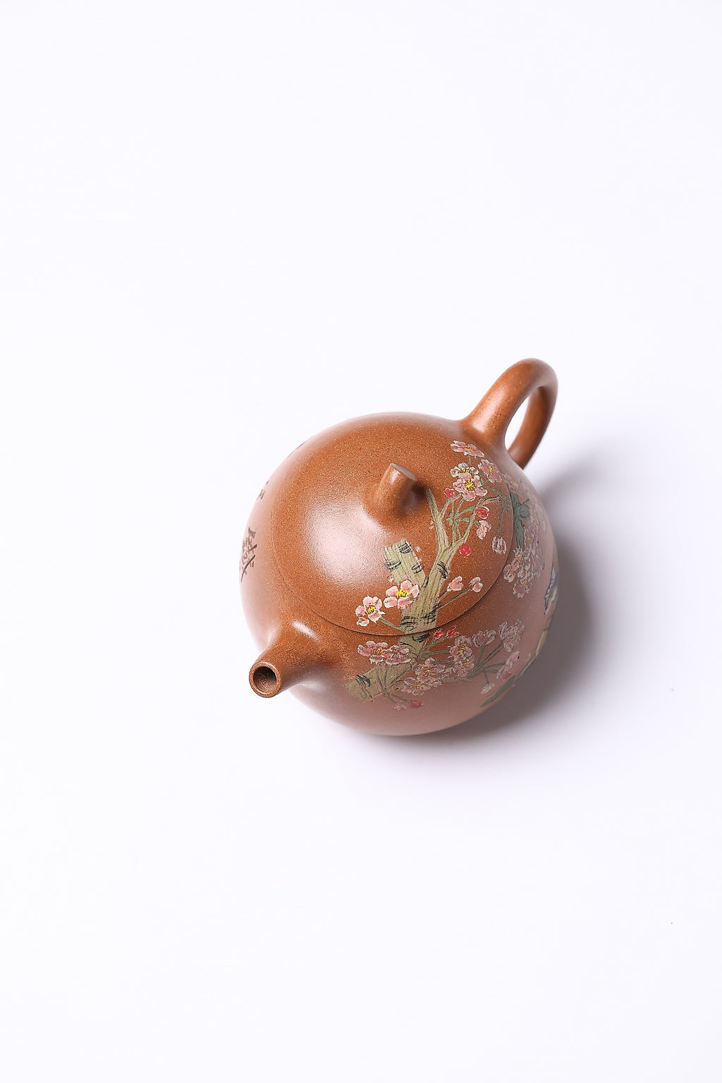 【茄瓜】 作者 ：邵忠源 泥料：玉砂段 容量：290cc  作品介绍：  经典茄瓜壶器型，甄选玉砂段泥手工精制
