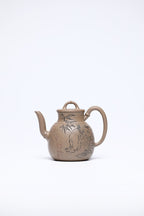 【竹节小酒壶】 作者 ：邵忠源 泥料：五彩段泥 容量：230cc  作品介绍：  此壶取竹节为形，甄选五彩段泥手工打造
