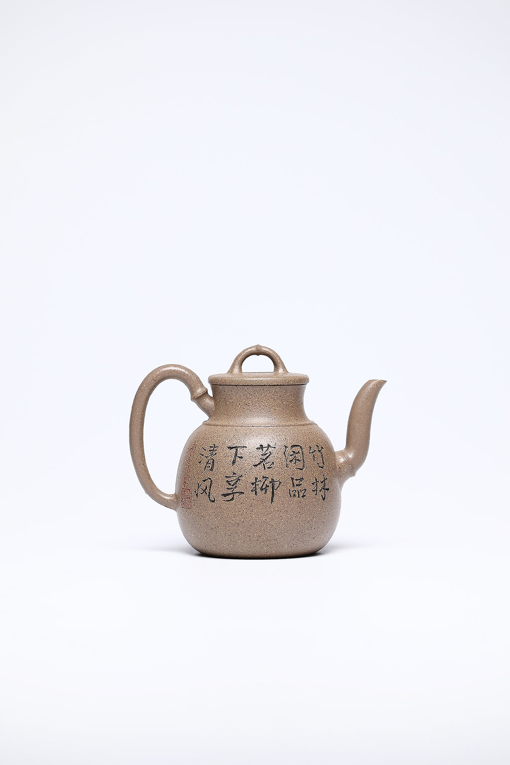 【竹节小酒壶】 作者 ：邵忠源 泥料：五彩段泥 容量：230cc  作品介绍：  此壶取竹节为形，甄选五彩段泥手工打造