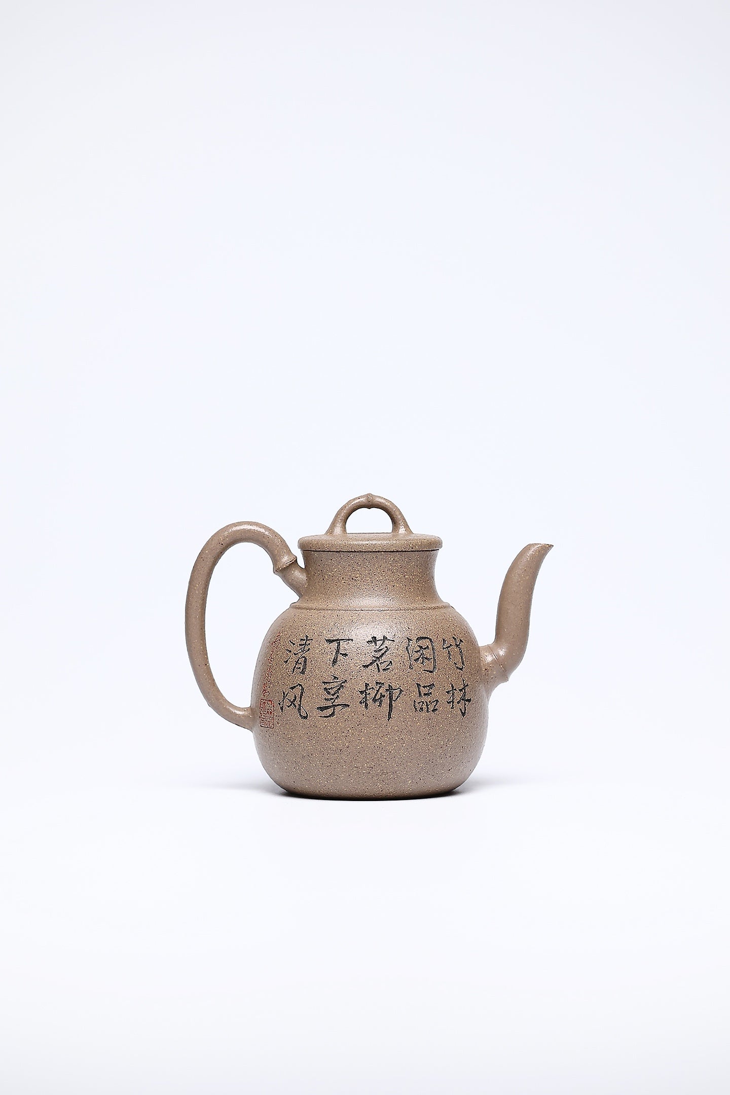 【竹节小酒壶】 作者 ：邵忠源 泥料：五彩段泥 容量：230cc  作品介绍：  此壶取竹节为形，甄选五彩段泥手工打造
