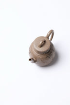 【竹节小酒壶】 作者 ：邵忠源 泥料：五彩段泥 容量：230cc  作品介绍：  此壶取竹节为形，甄选五彩段泥手工打造