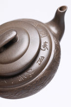 【上新桥】 作者 ：邵忠源 泥料：天青泥 容量：240cc  作品介绍：  经典上新桥器型，选用珍稀天星泥手工成型