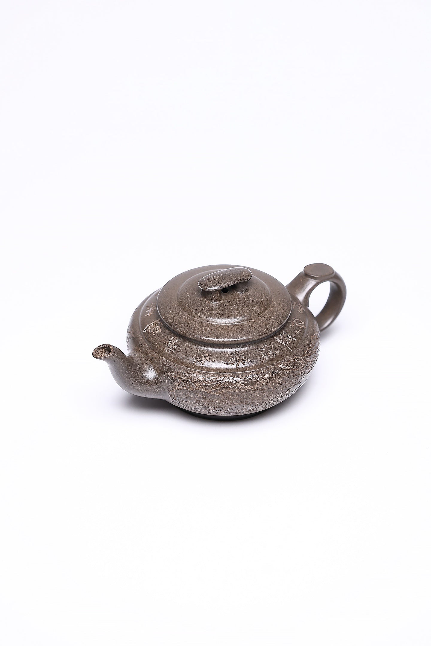【上新桥】 作者 ：邵忠源 泥料：天青泥 容量：240cc  作品介绍：  经典上新桥器型，选用珍稀天星泥手工成型
