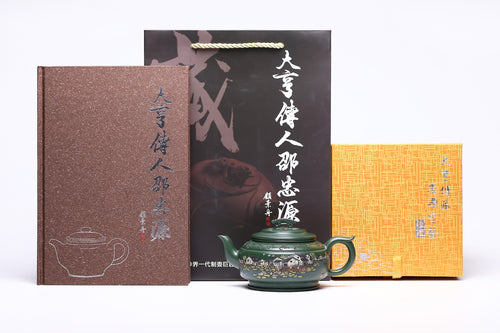 【上新桥】 作者 ：邵忠源 泥料：大亨绿泥 容量：400cc  作品介绍： 经典上新桥壶式，甄选绿泥精工塑造