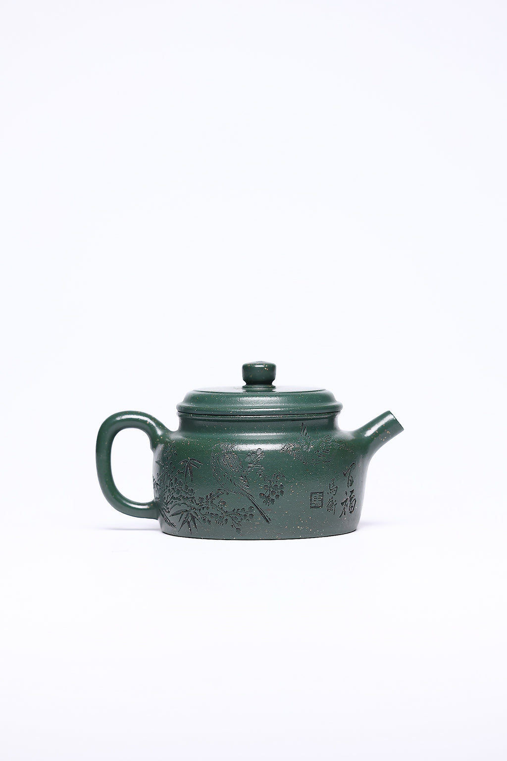 【大亨德钟】 作者 ：邵忠源 泥料：大亨天星绿泥 容量：260cc  作品介绍： 此壶为经典德钟形制，甄选绿泥精制