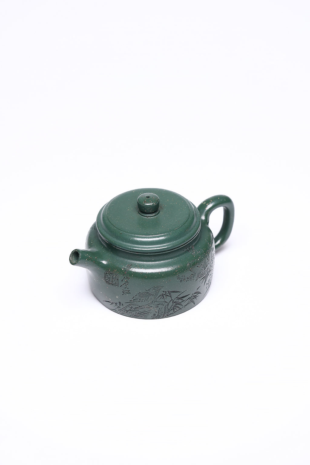 【大亨德钟】 作者 ：邵忠源 泥料：大亨天星绿泥 容量：260cc  作品介绍： 此壶为经典德钟形制，甄选绿泥精制