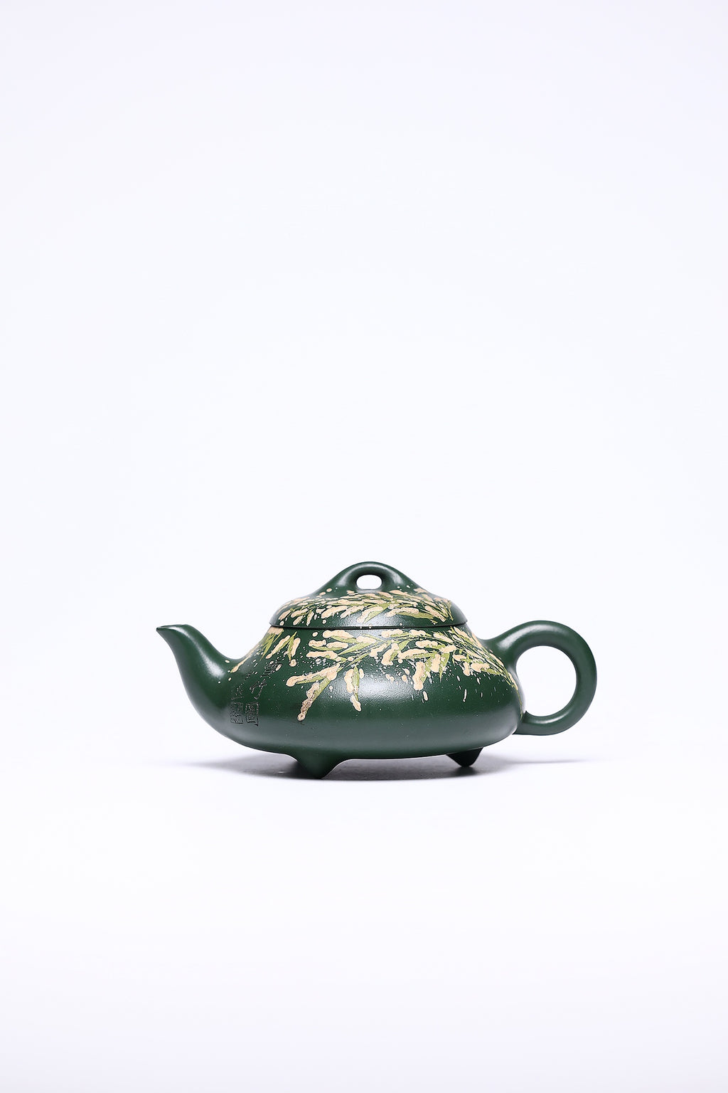 【汉棠石瓢】 作者 ：邵忠源 泥料：大亨绿泥 容量：300cc  作品介绍：  此器为经典汉棠石瓢，选用珍稀绿泥精工锻制