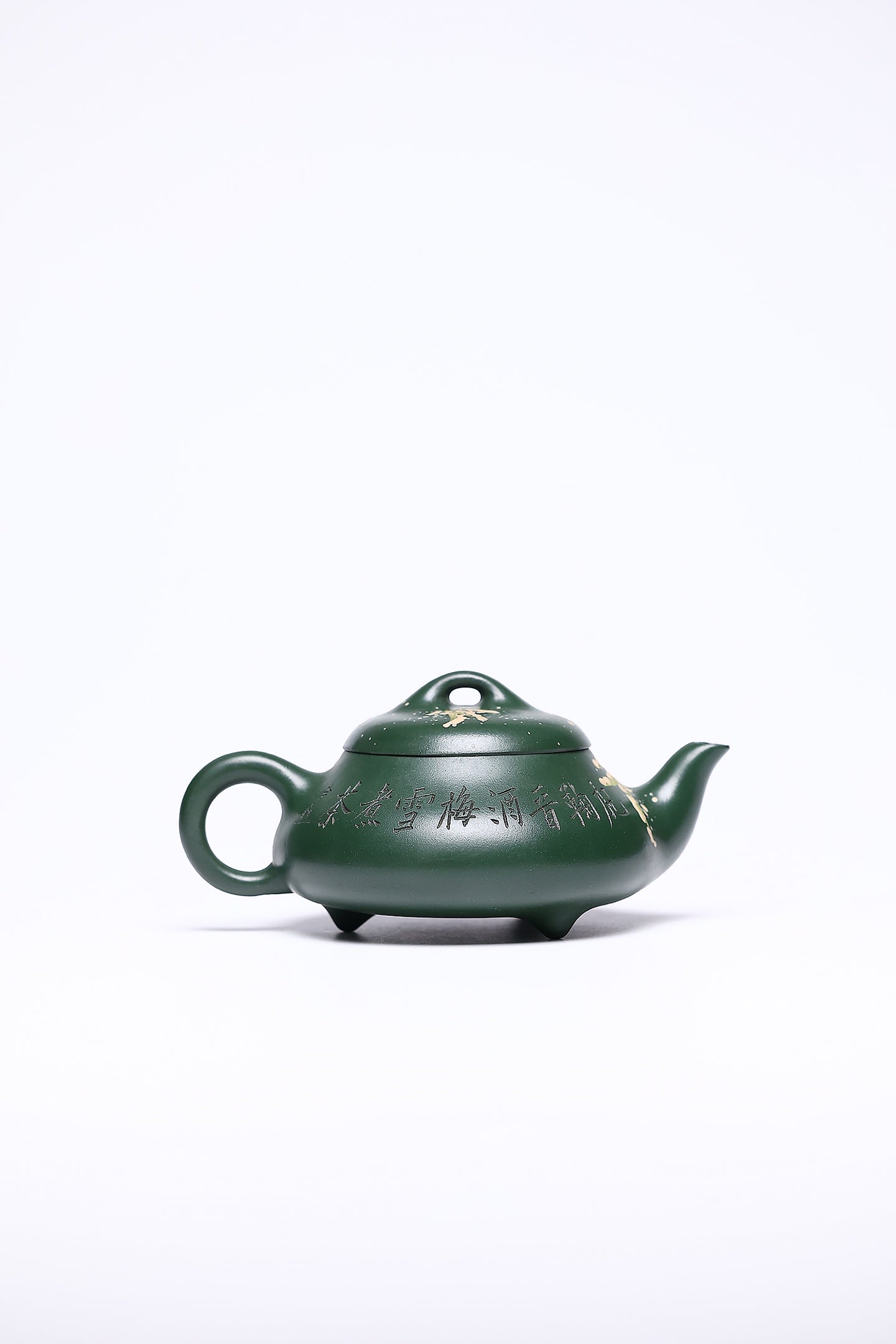 【汉棠石瓢】 作者 ：邵忠源 泥料：大亨绿泥 容量：300cc  作品介绍：  此器为经典汉棠石瓢，选用珍稀绿泥精工锻制