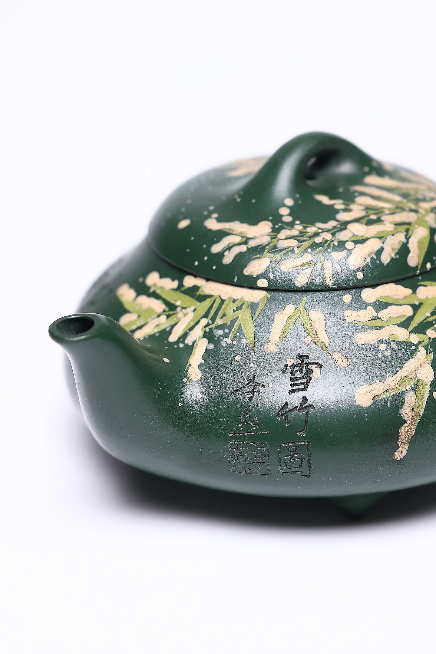 【汉棠石瓢】 作者 ：邵忠源 泥料：大亨绿泥 容量：300cc  作品介绍：  此器为经典汉棠石瓢，选用珍稀绿泥精工锻制