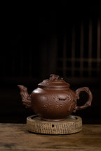 【壶名】松鼠葡萄套组 【容量】1500cc 【泥料】紫泥 【作者】李老师（国家级高级工艺美术师）