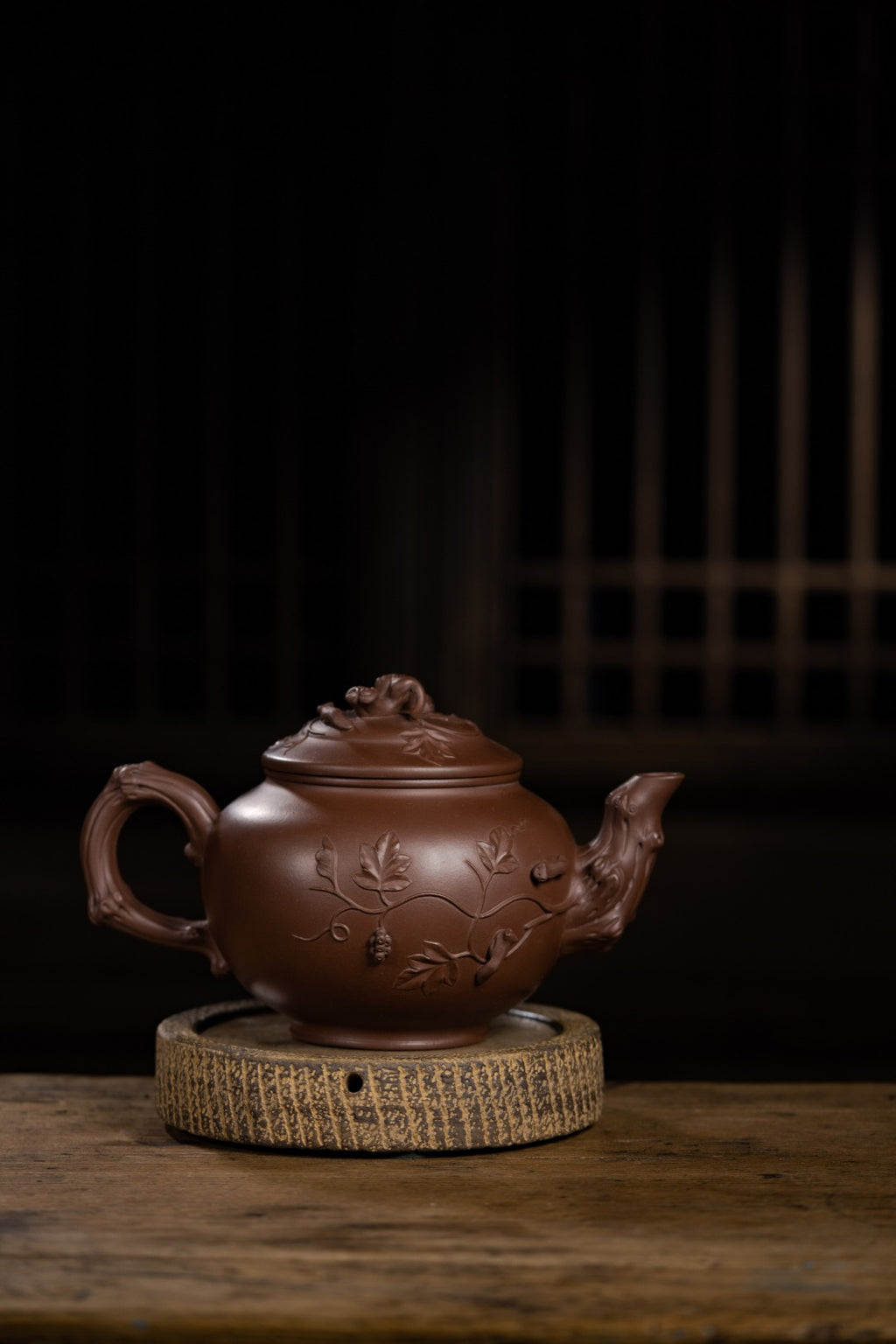 【壶名】松鼠葡萄套组 【容量】1500cc 【泥料】紫泥 【作者】李老师（国家级高级工艺美术师）
