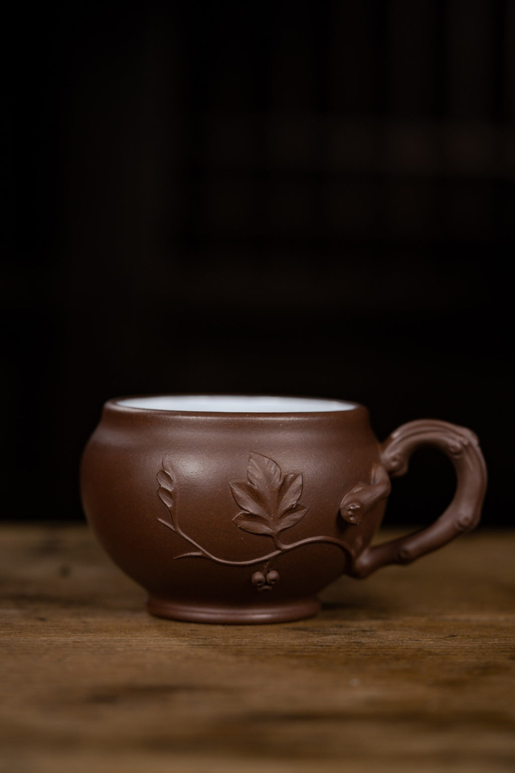 【壶名】松鼠葡萄套组 【容量】1500cc 【泥料】紫泥 【作者】李老师（国家级高级工艺美术师）