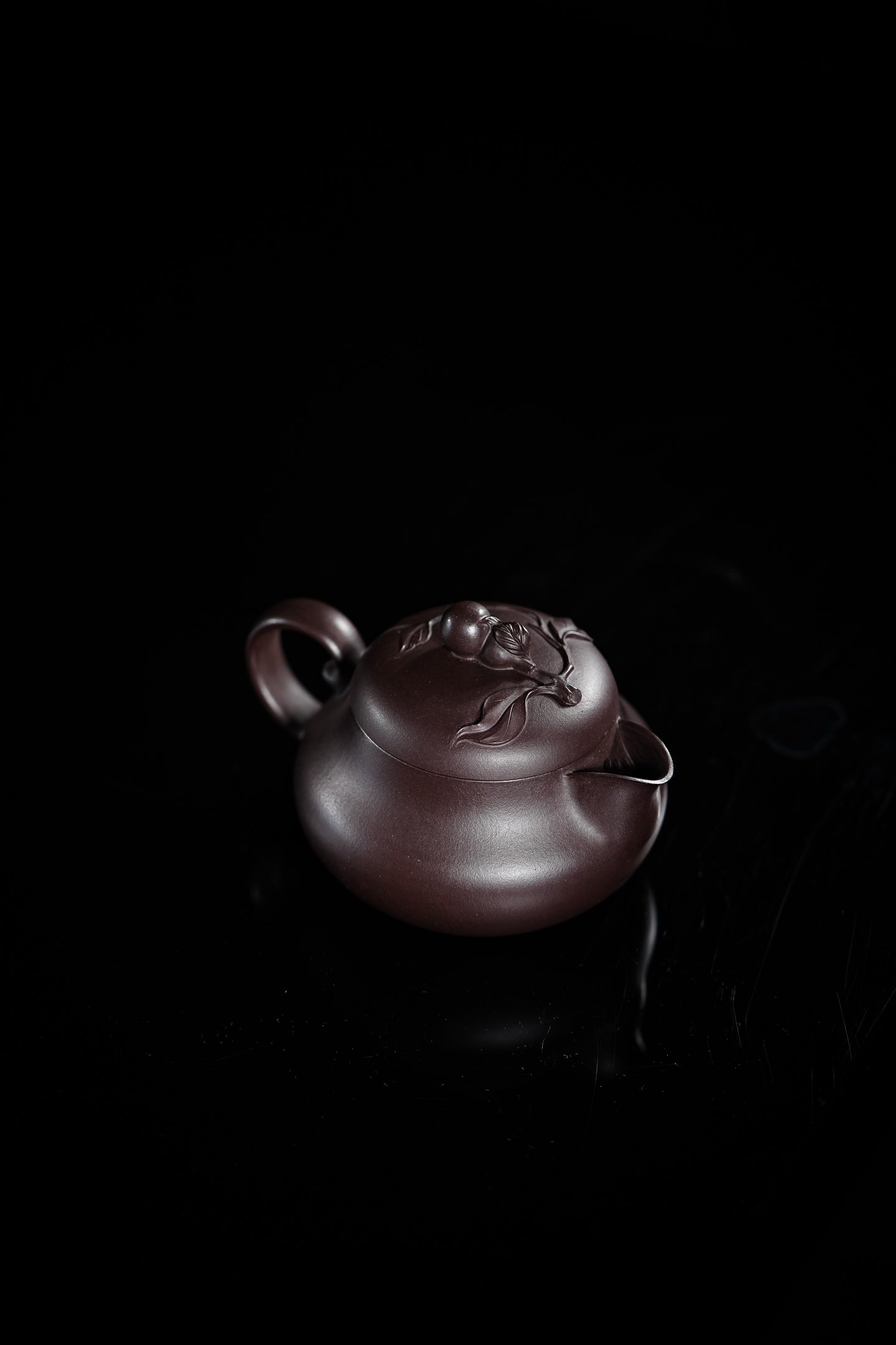 《葫芦》周良红/国家级工艺美术师 160cc/紫泥 此作品宝葫芦壶，设计用心，上下都是趣味