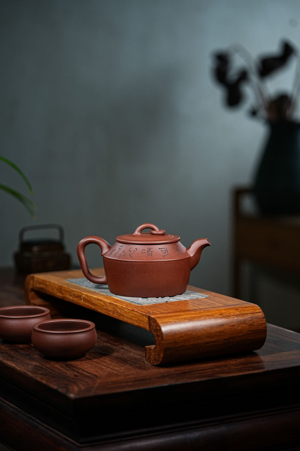 【壶名】玉环 【泥料】文革老紫泥 【容量】400cc 【作者】陈老师（研究员级高级工艺美术师）