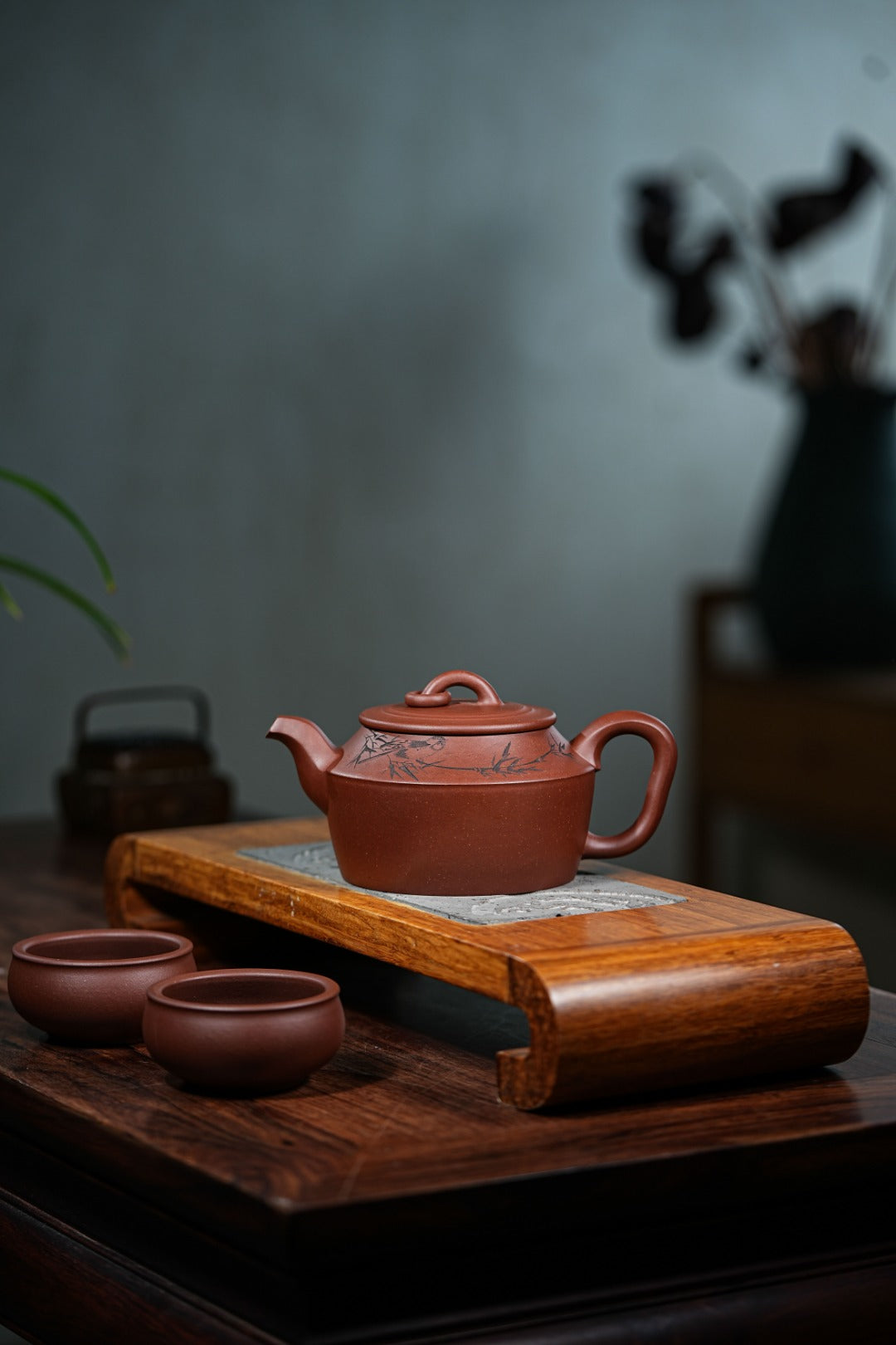 【壶名】玉环 【泥料】文革老紫泥 【容量】400cc 【作者】陈老师（研究员级高级工艺美术师）