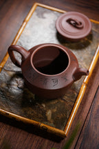 【壶名】玉环 【泥料】文革老紫泥 【容量】400cc 【作者】陈老师（研究员级高级工艺美术师）