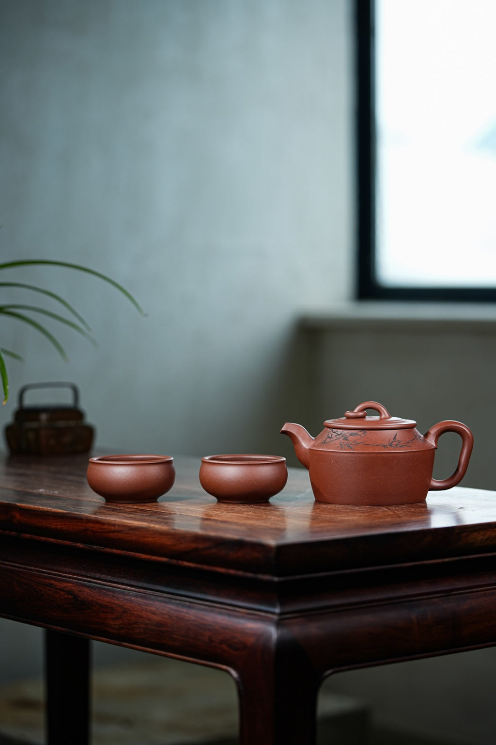 【壶名】玉环 【泥料】文革老紫泥 【容量】400cc 【作者】陈老师（研究员级高级工艺美术师）