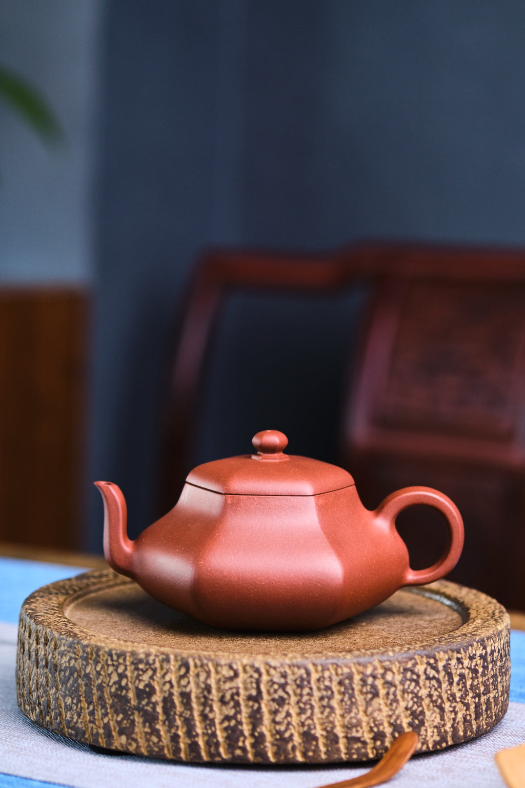 【六方君德】 泥料:原矿底槽清 容量:250cc 作者:陈老师（国家级高级工艺美术师）